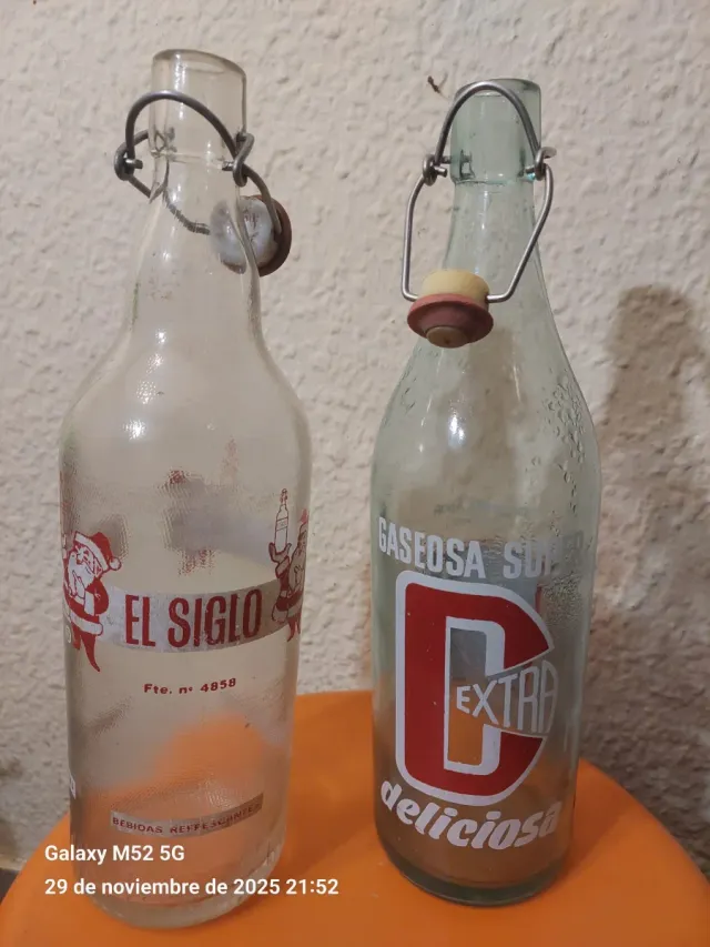 2 Vecchie Bottiglie di Gassosa