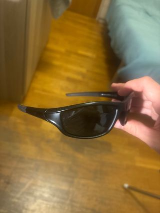 Gafas de sol negras deportivas