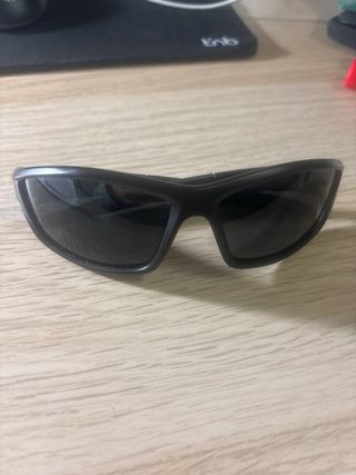 Gafas de sol negras deportivas
