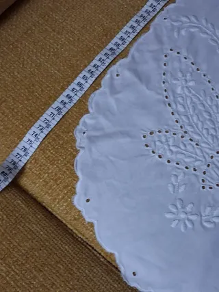 Runner da tavola ricamato a mano