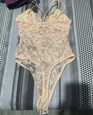 Body de encaje beige talla S