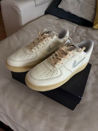 Nike Air Force 1 '07 Talla 44 Crema
