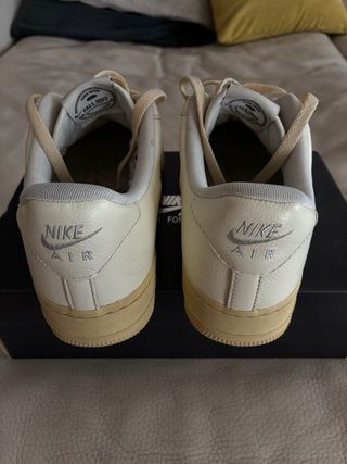 Nike Air Force 1 '07 Talla 44 Crema