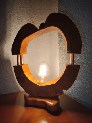 Lámpara de mesa madera artesanal