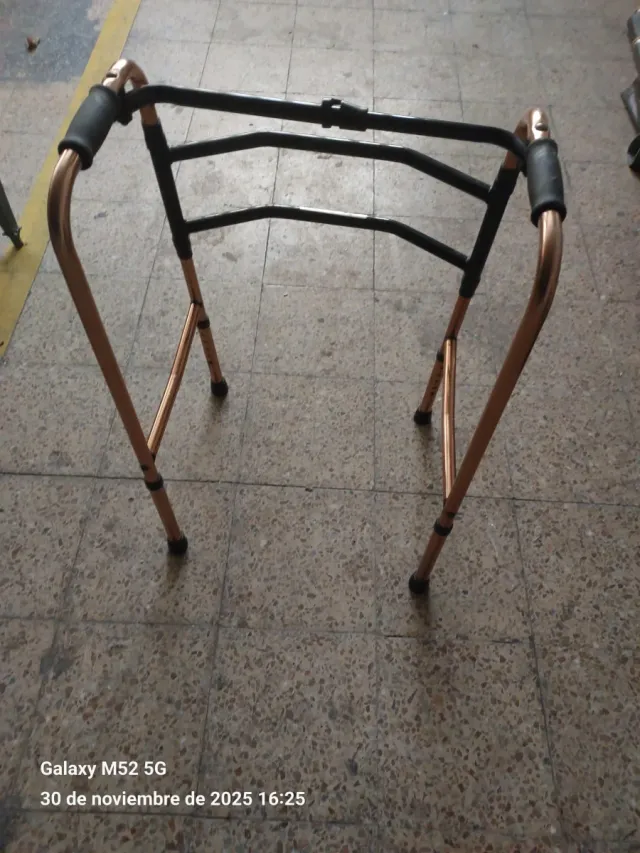 Deambulatore leggero in alluminio pieghevole