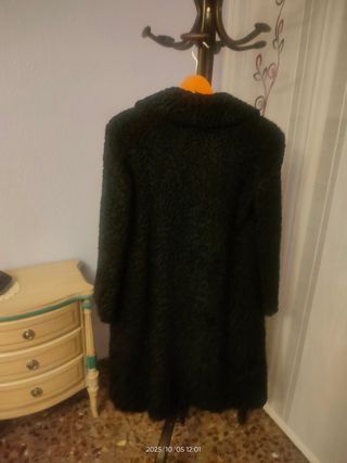 Abrigo de astracán negro