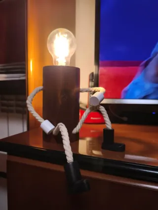 Lámpara Artesanal Figura Madera