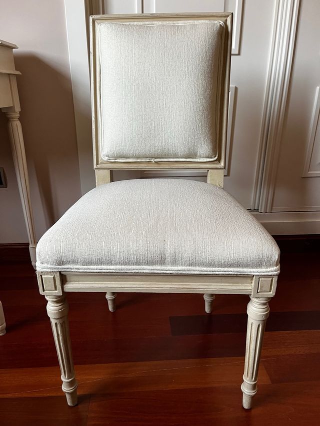 Silla estilo Luis XVI tapizada