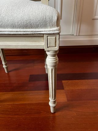 Silla estilo Luis XVI tapizada