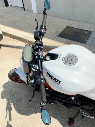 Ducati Monster 821