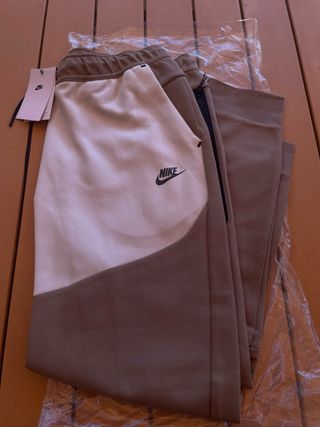 Pantalón Nike Tech Fleece Beige Talla XL