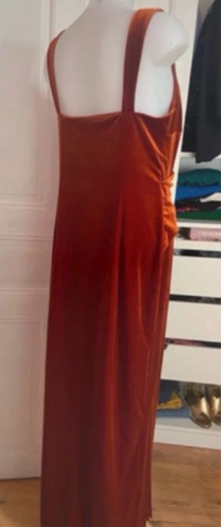 Vestido ASOS veludo cor de caramelo