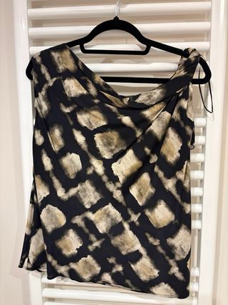 Top Zara un hombro raso estampado