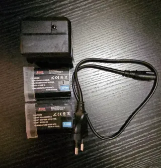 2 Batterie e Caricatore CP-EL15 Nikon d7000 d7100