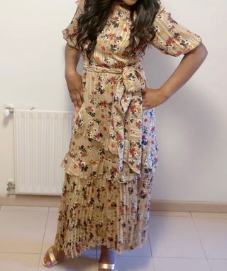 Vestido Fiesta Plisado Dorado Floral