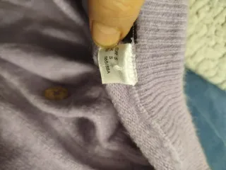 Chaqueta lila botones dorados