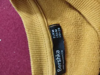 Sudadera Bershka volantes amarilla