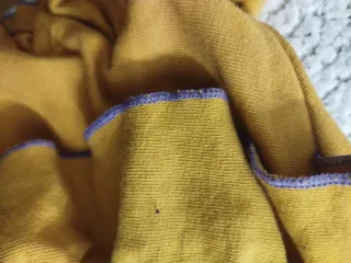 Sudadera Bershka volantes amarilla