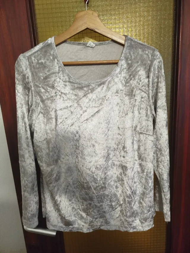 Camiseta plateada efecto terciopelo