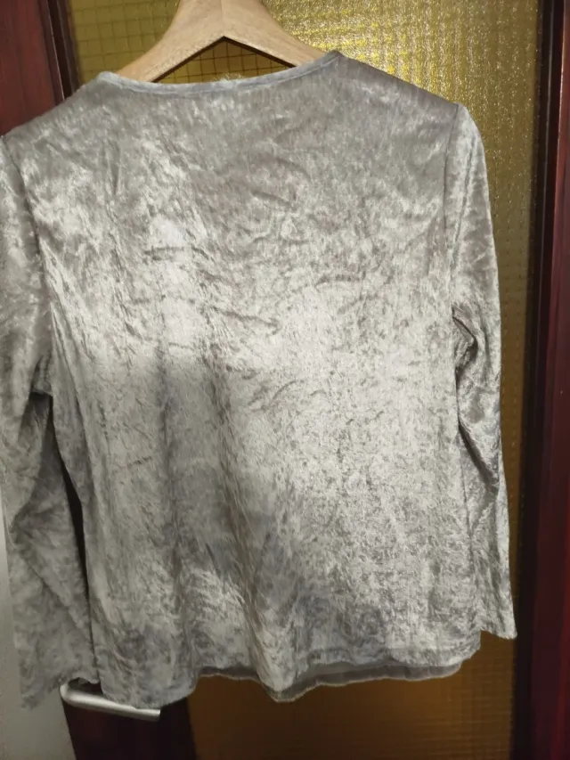 Camiseta plateada efecto terciopelo