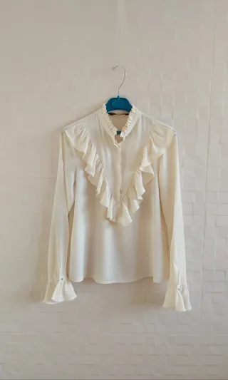 Blusa Zara volantes cuello alto manga larga