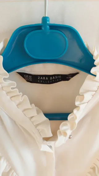 Blusa Zara volantes cuello alto manga larga