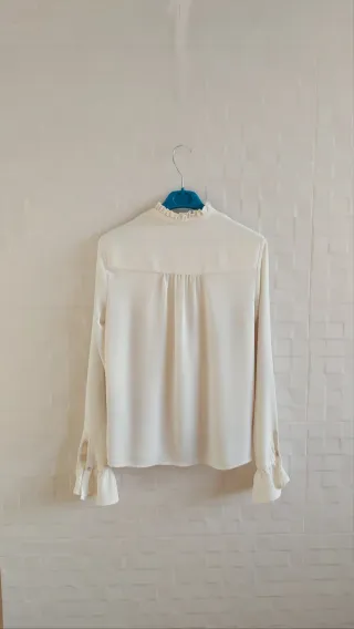 Blusa Zara volantes cuello alto manga larga