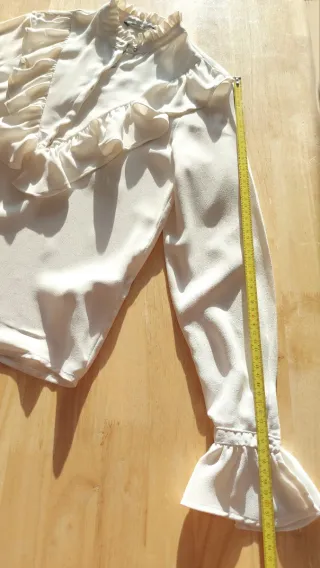 Blusa Zara volantes cuello alto manga larga