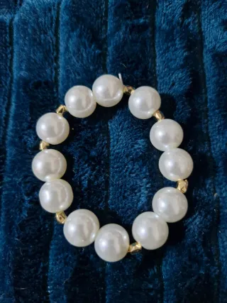 Pulsera elástica de perlas grandes doradas