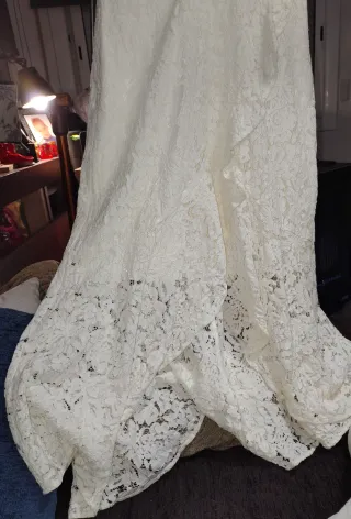 Vestido Guess encaje blanco queda muy elegante