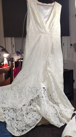 Vestido Guess encaje blanco queda muy elegante