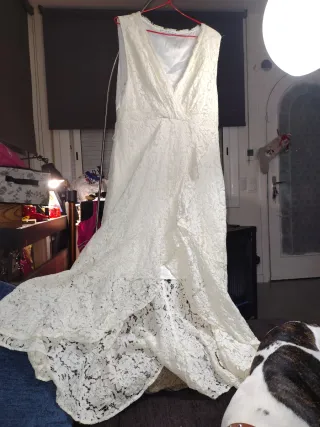 Vestido Guess encaje blanco queda muy elegante