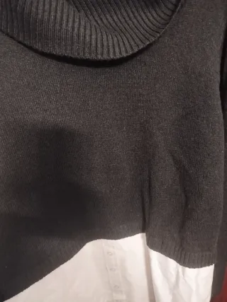 Camiseta Túnica Cuello Alto Blanca Negra