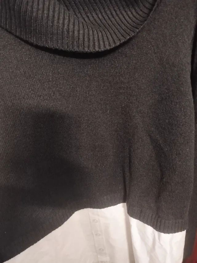 Camiseta Túnica Cuello Alto Blanca Negra