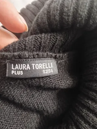 Camiseta Túnica Cuello Alto Blanca Negra