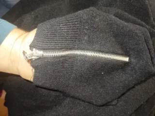 Jersey negro con cremallera