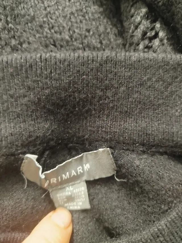 Jersey negro con cremallera