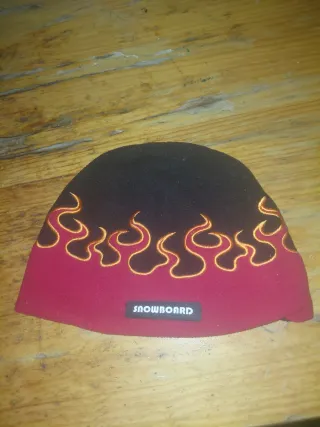 Berretto invernale per bambini con design di fiamme