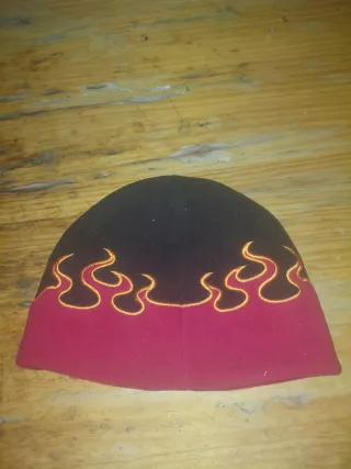 Berretto invernale per bambini con design di fiamme