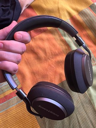 Cascos Bowers & Wilkins Negros y Grises