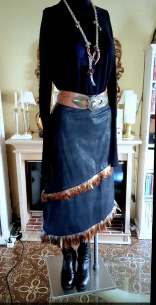 Falda larga efecto piel