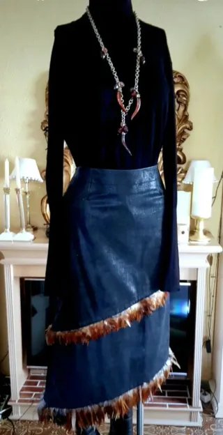 Falda larga efecto piel