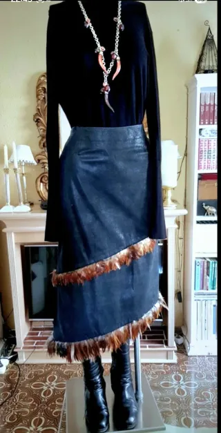 Falda larga efecto piel