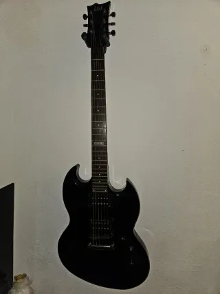 Guitarra Elétrica Preta LTD Viper-10