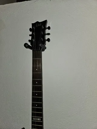Guitarra Elétrica Preta LTD Viper-10