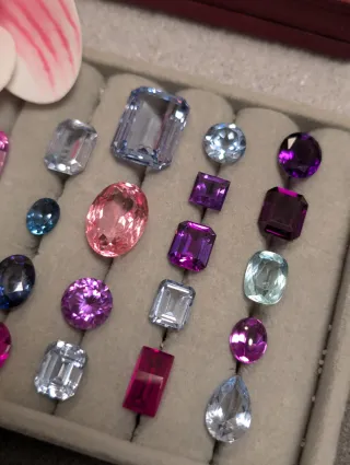 2 Lotes piedras preciosas rosas y púrpuras