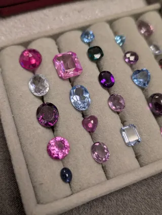 2 Lotes piedras preciosas rosas y púrpuras