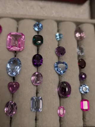 2 Lotes piedras preciosas rosas y púrpuras