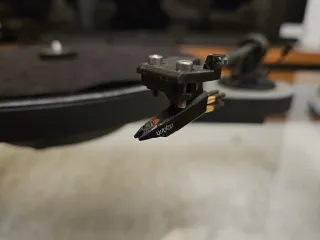 Gira-discos, amplificador e colunas