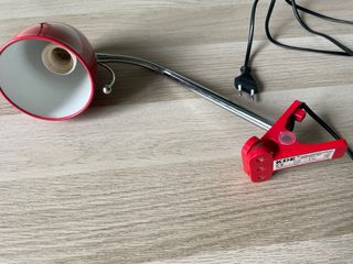 Lámpara Flexo Pinza Roja y Plateada